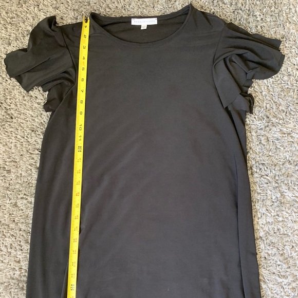 Black Mini Dress with flowy cap sleeves - Picture 2 of 4